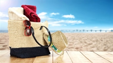 کلاه و عینک در تابستان